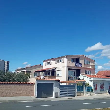 Meri- Near The Main Bus Station アパート ザダル